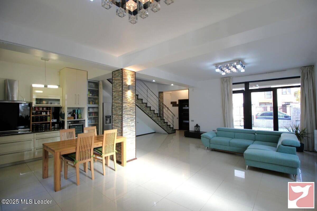 Casa/vila  4 CAMERE vanzare in Bucuresti, Popesti Leordeni, 216 mp