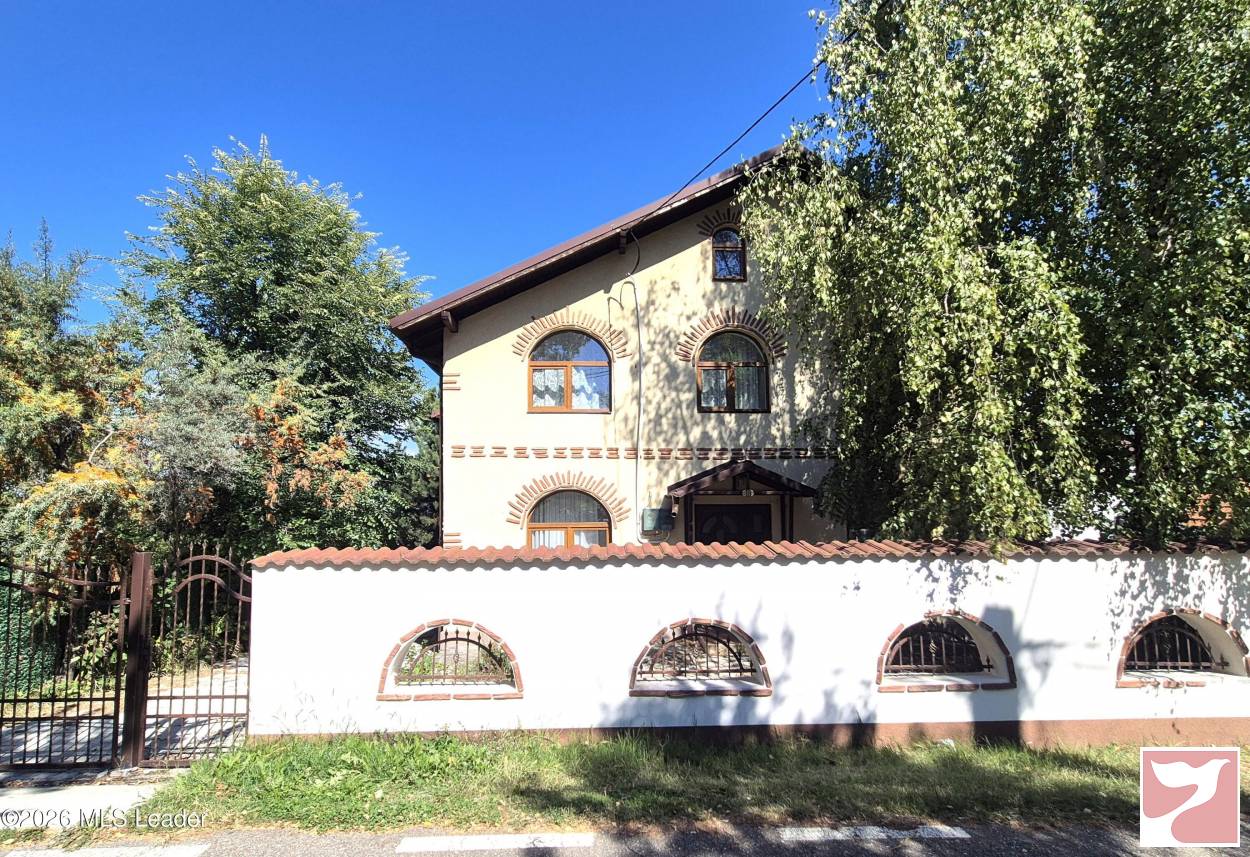 Casa/vila  4 CAMERE vanzare in Campulung, Campulung, 236 mp